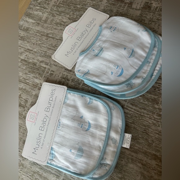 New Swaddle Designs Muslin Baby Bibs and burp cloth - Picture 1 of 5